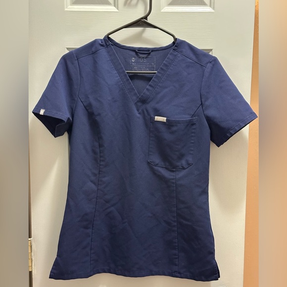Figs Tops - FIGS Women's Catarina One-Pocket Scrub Top in Navy X-Small (see measurements)